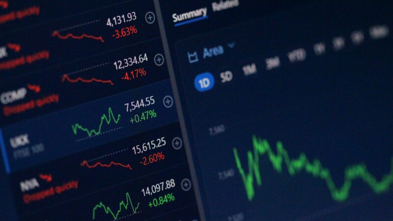 Pasar Keuangan Indonesia Tertekan: Efek MSCI, IHSG Anjlok dan Rupiah Melemah