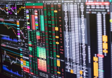 IHSG Dibuka Melemah Menjelang Libur Idul Adha, Pasar Menunggu