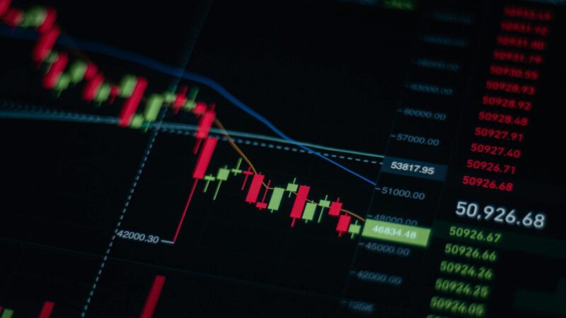 Pasar Saham Terkoreksi Setelah BI Naikkan Suku Bunga 50 Basis Poin