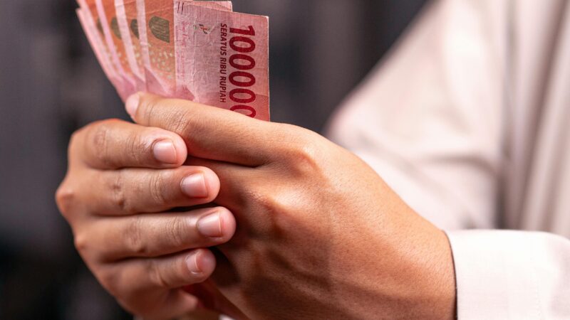 Anjloknya Rupiah: Strategi Bertahan Hidup Finansial untuk Mahasiswa Kos