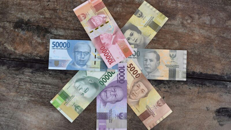 Rupiah Tembus Rp17.500, Level Psikologis Rupiah Terlemah Sepanjang Sejarah
