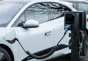 Beli Mobil Listrik Bekas, Worth It atau Tidak? Ini Keuntungan, Risiko, dan Tips Pentingnya