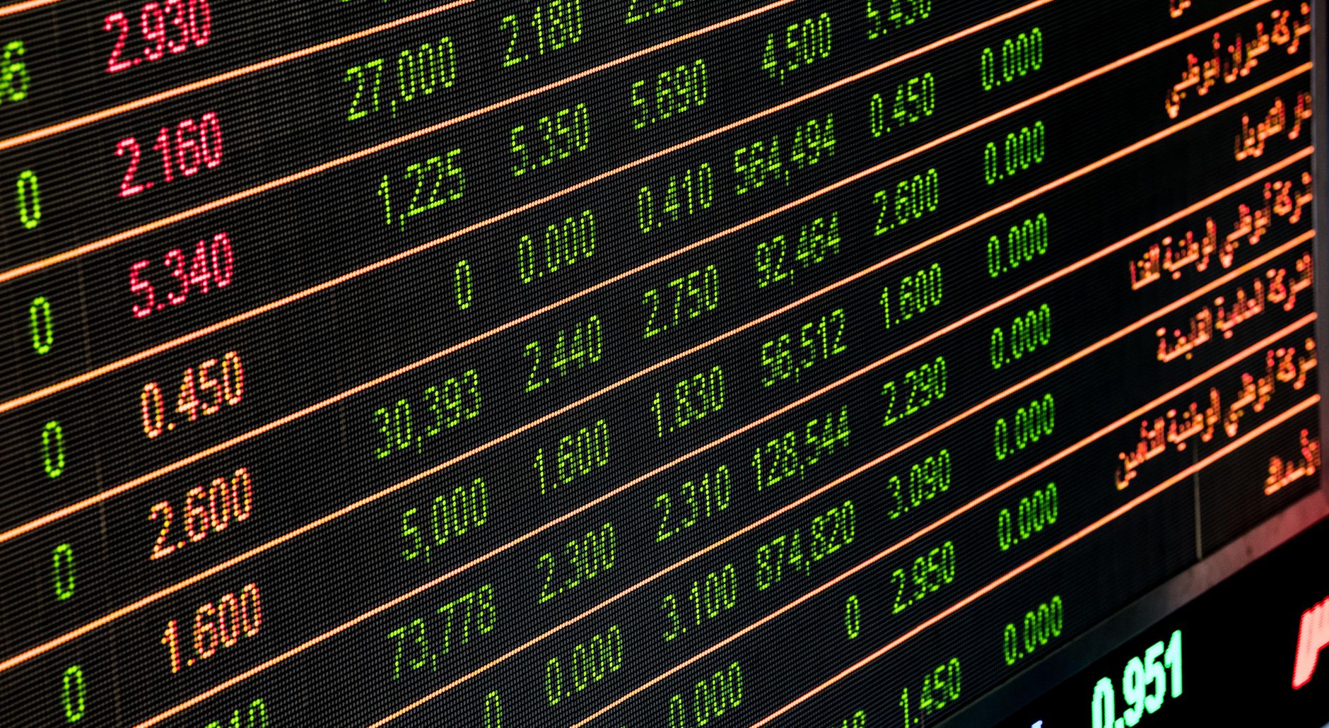 IHSG dan rupiah berbalik naik - Layar digital menampilkan indeks saham IHSG dan nilai tukar rupiah terhadap dolar Amerika pad