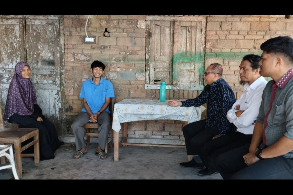 Arifin, Anak Penjual Keripik Pisang, Raih Beasiswa Penuh UGM Tanpa Pernah Les (Foto: (ugm.ac.id)
