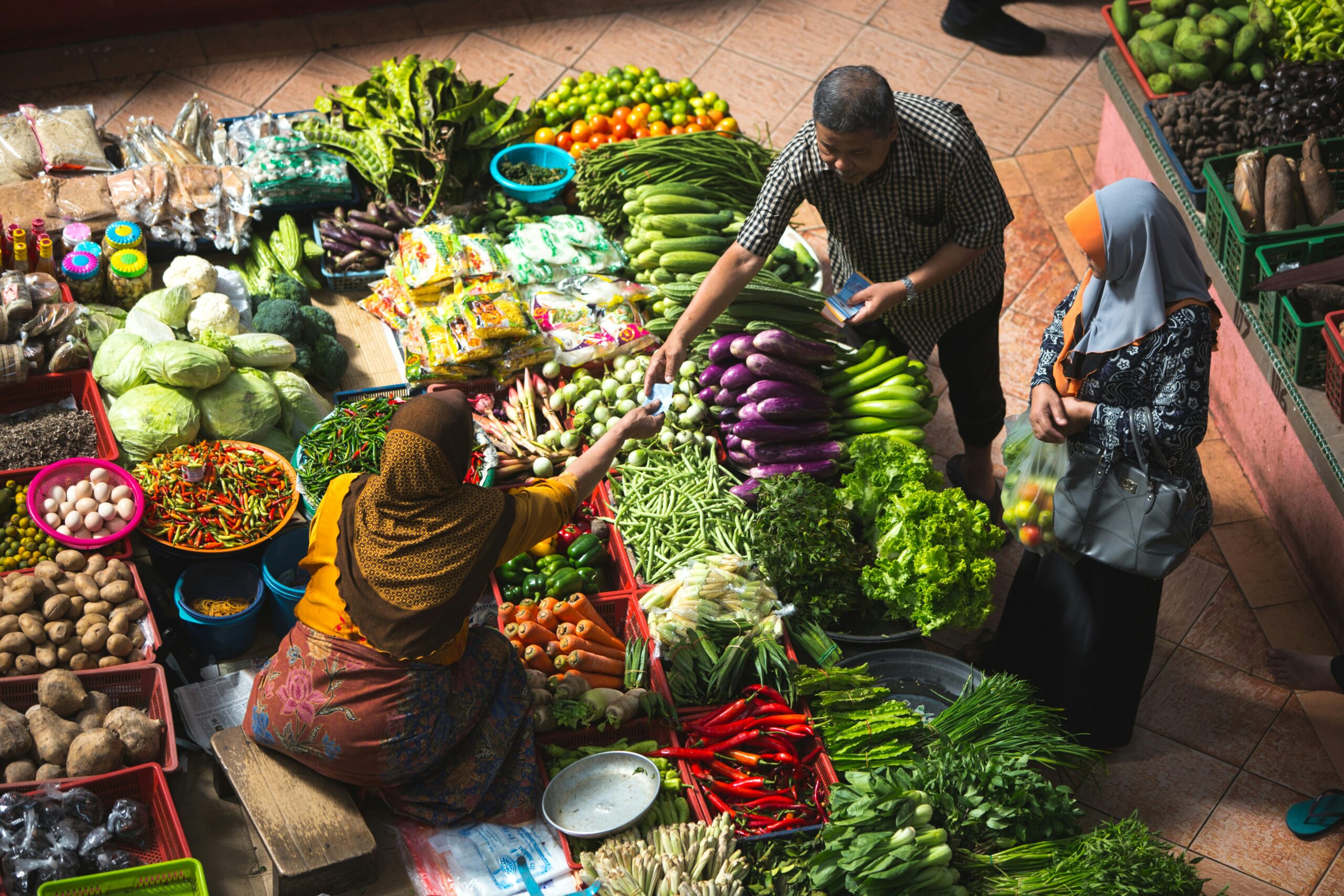 Kelas Menengah Indonesia Menurun 9,48 Juta Orang Jatuh Miskin (Foto: unsplash/Alex Hudson)