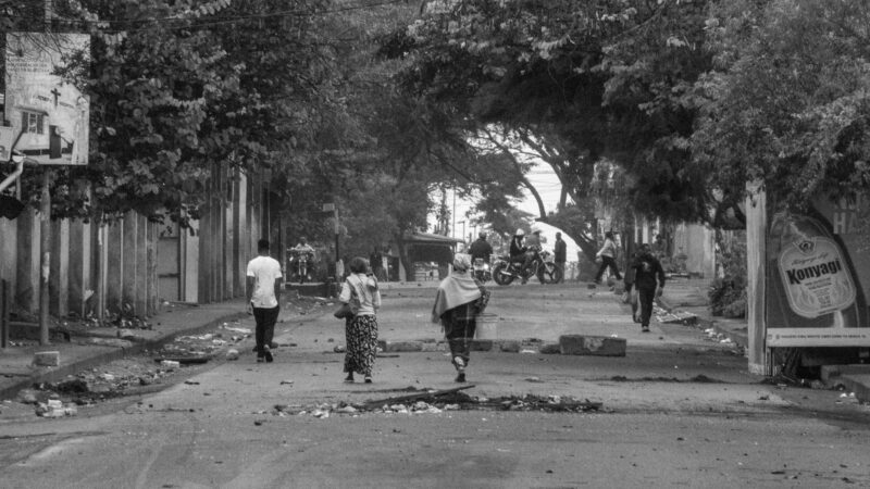 Pajak Kendaraan Tinggi vs Jalan Rusak: Dilema Biaya Hidup